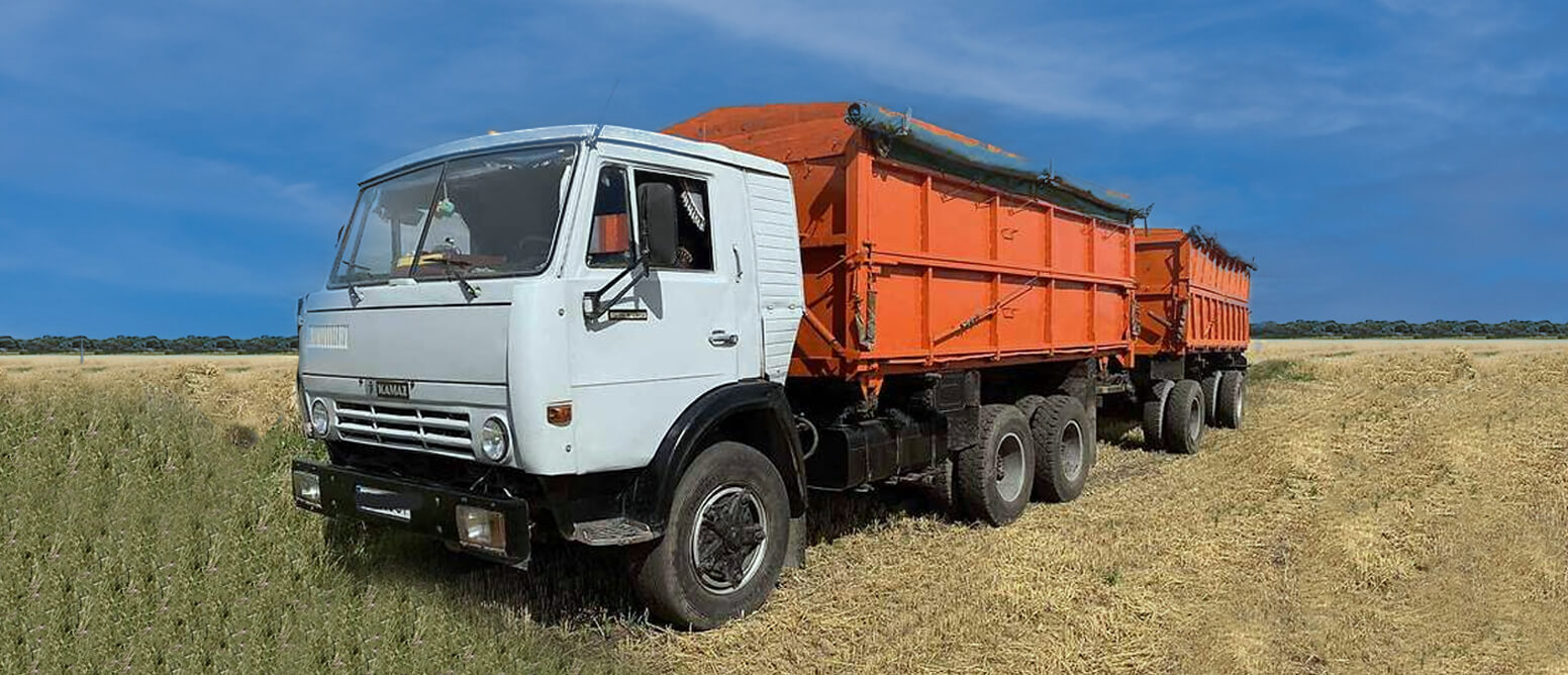 Вантажний автомобіль КамАЗ– 45143 з причепом НЕФАЗ 8560